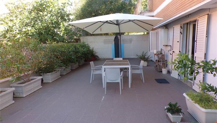 Giardino pavimentato